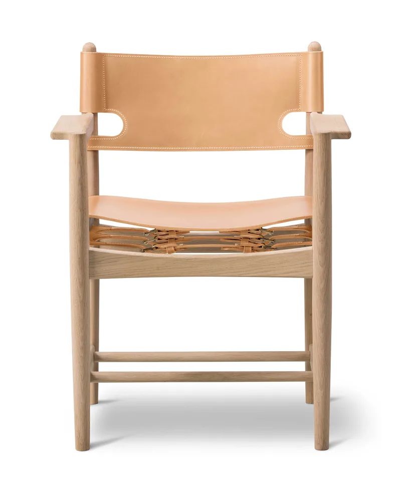The Spanish Dining Armchair by Fredericia in Leather, natural, Oak soap – product photo