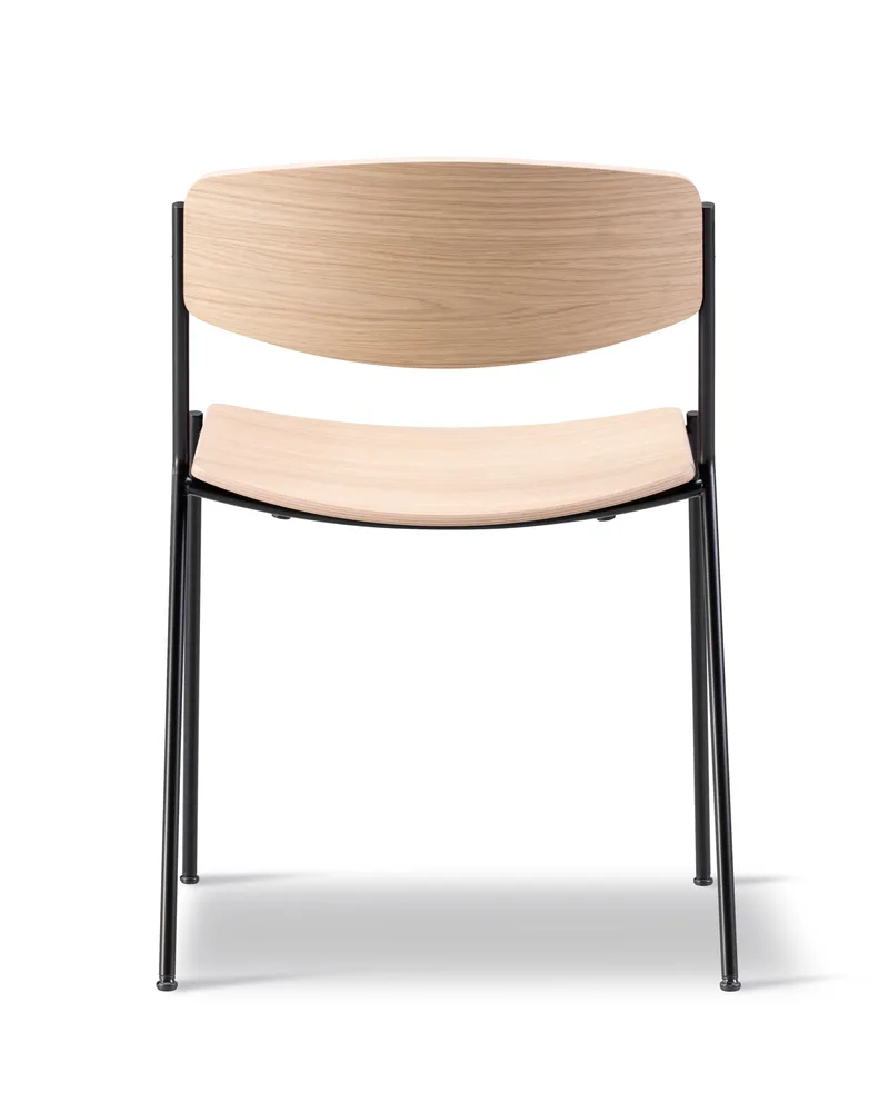 Lynderup Chair by Fredericia in Oak lacquer, FSC Mix 70%, Black lacquer – product photo 5 of 7