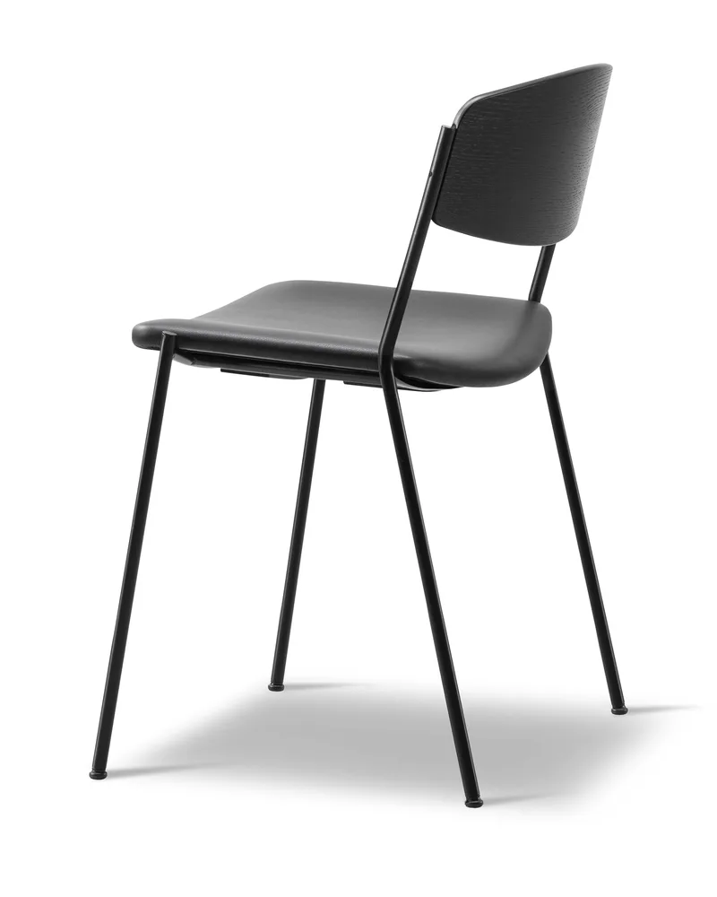 Lynderup Chair Seat upholstered by Fredericia in Leather Omni 301, Black, Black ash, FSC Mix 70%, Black lacquer – product photo 4 of 6