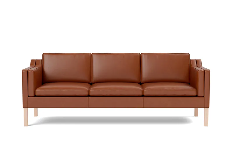 Mogensen 2213 Sofa van Fredericia in Leather Cera 905, Russet brown, Oak light oil – productfoto