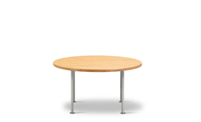 Wegner Ox Table Ø80 de Fredericia en Oak oil, FSC Mix 70%, Brushed stainless steel, 41 cm – photo du produit 2 sur 2