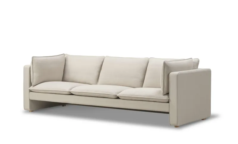 Jota Sofa, 3 seater, 231 cm van Fredericia in Vidar 146, Oak light oil, FSC Mix 70%, Arm cushions included – productfoto 1 van 6