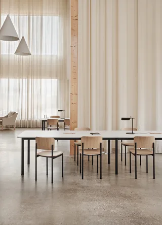 Plan Chair by Fredericia in Oak lacquer, FSC Mix 70%, Black – interior photo 4 of 8