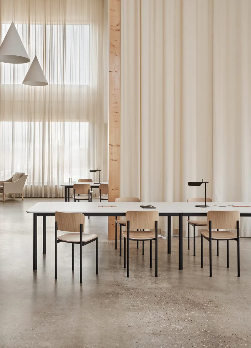 Plan Chair by Fredericia in Oak lacquer, FSC Mix 70%, Black – interior photo 4 of 8