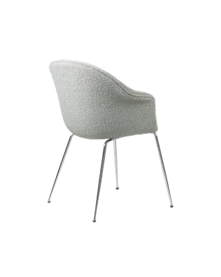 Bat Dining Chair, Fully Upholstered van GUBI in Karakorum, Dedar (004, Standard), Conic base, Chrome – productfoto 2 van 4