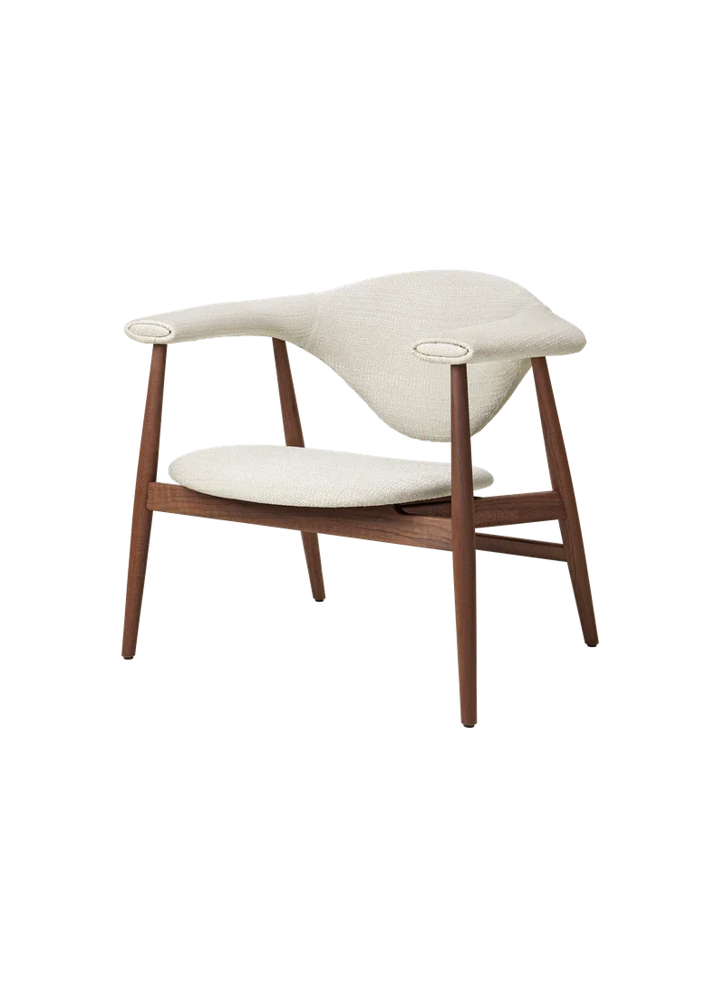 Masculo Lounge Chair, Fully Upholstered van GUBI in Eero Special FR, Dedar (106, Standard), American Walnut – productfoto