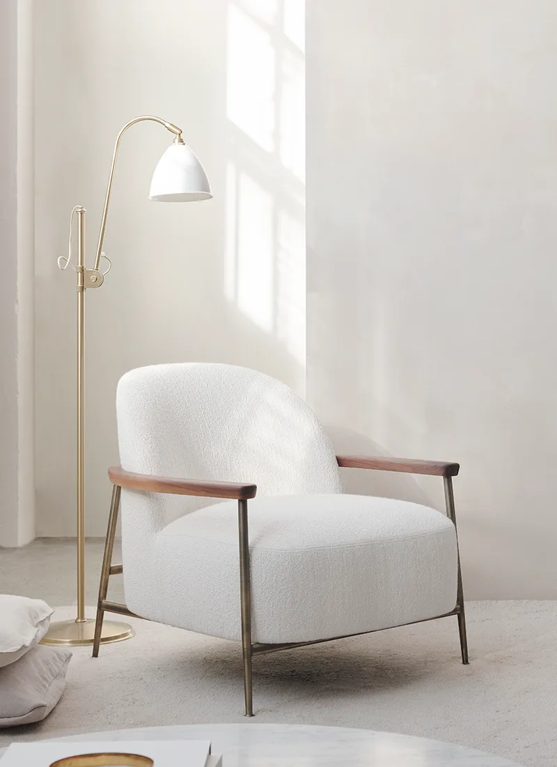 Bestlite BL3 Floor Lamp by GUBI in Bone China, Brass, Ø16 × 13 cm, EU – interior photo 1 of 4