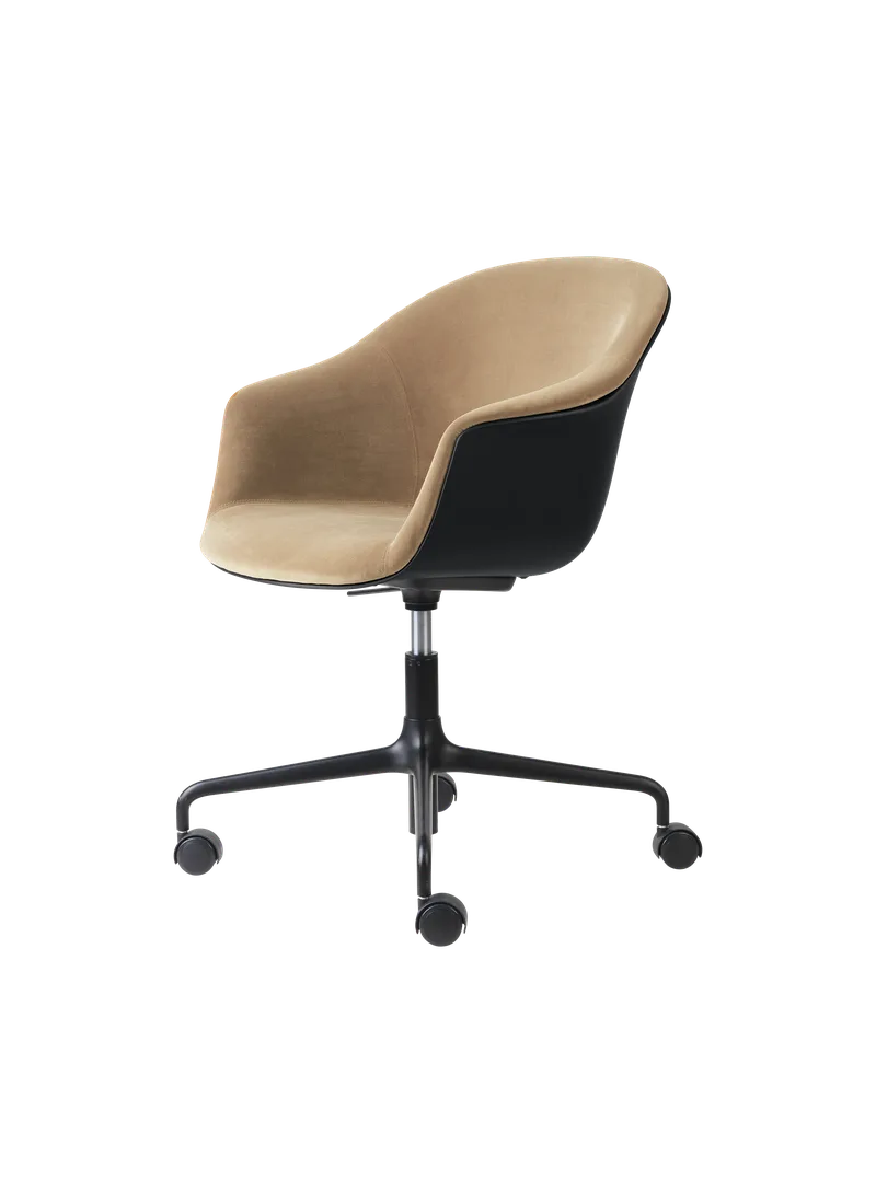Bat Meeting Chair, Front Upholstered by GUBI in Dandy, GUBI (905 Dune, Standard) – product photo 3 of 3