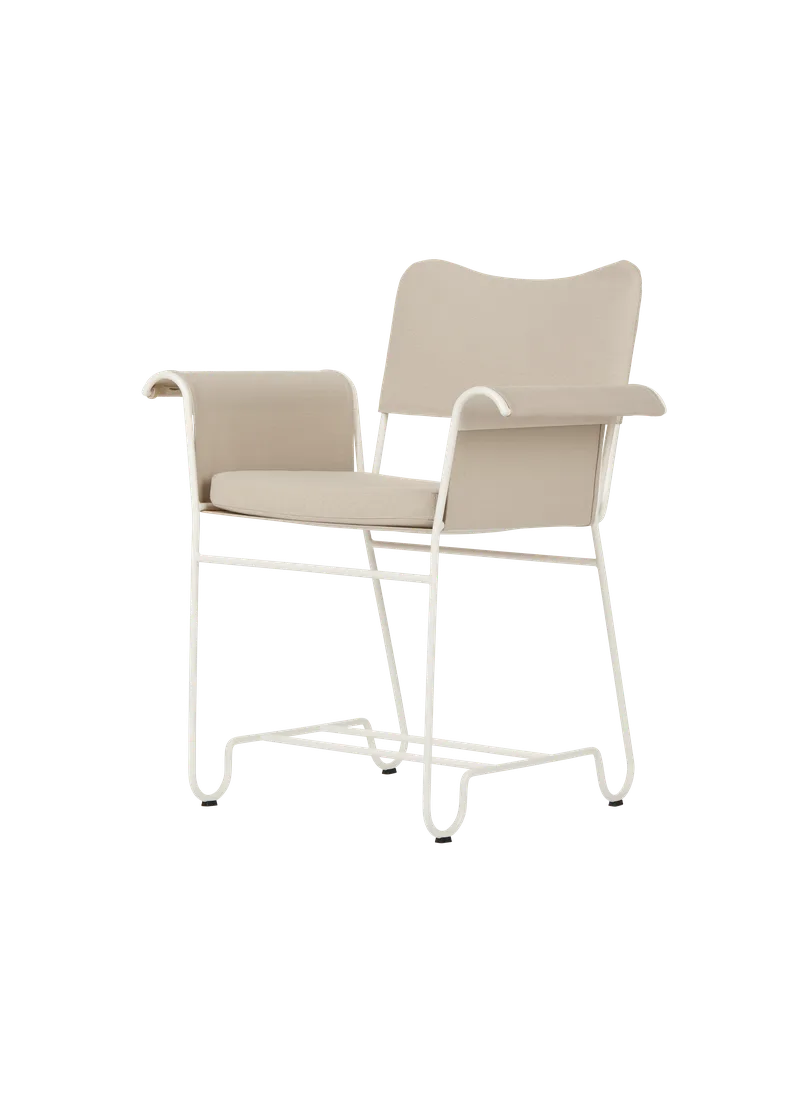 Tropique Dining Chair van GUBI in Leslie, Limonta (CAL 117 compliant) (12), Geen, Classic White Semi Matt – productfoto