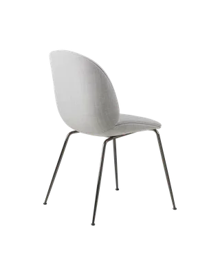Beetle Dining Chair, Fully Upholstered von GUBI in Remix 3, Kvadrat (123, Standard), Conic base, Black Chrome – Produktfoto 4 von 5