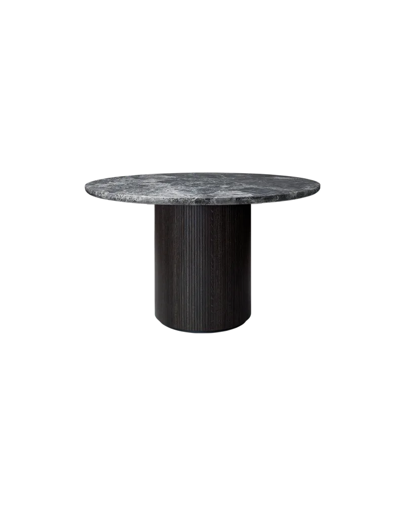Moon Dining Table, Round van GUBI in Grey Emperador Marble, Brown/Black Stained Veneer Oak Lacquered, Ø120 cm – productfoto