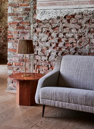 9205 Table Lamp von GUBI in Bamboo, Brass, EU – Ambientefoto 5 von 6