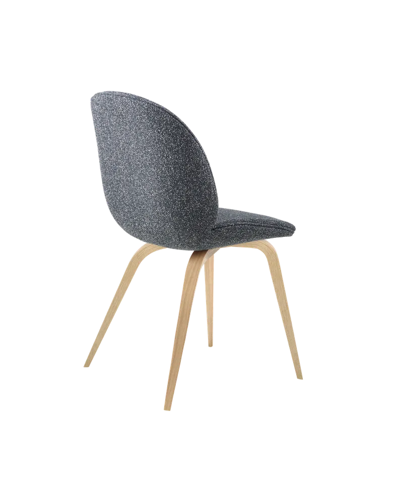 Beetle Dining Chair, Fully Upholstered von GUBI in Around Bouclé, Dedar (023, Standard), Wood base, Oak Semi Matt – Produktfoto 4 von 5