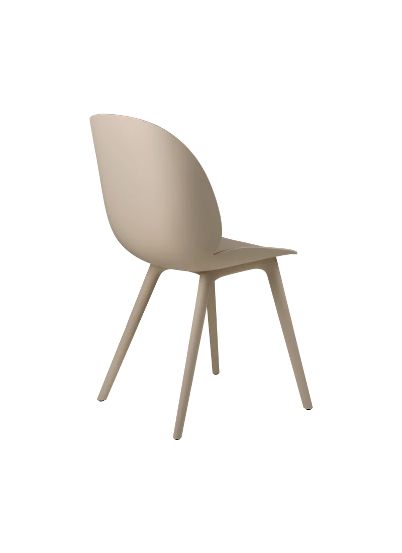 Beetle Dining Chair, Outdoor de GUBI en New Beige – photo du produit 1 sur 4
