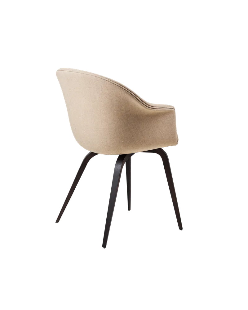 Bat Dining Chair, Fully Upholstered van GUBI in Remix 3, Kvadrat (233, Standard), Wood base, Smoked Oak – productfoto 3 van 4