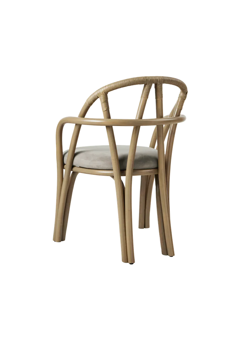 Bistra Dining Armchair van GUBI in Fustagno, GUBI (003, Standard), Olive Stained Rattan – productfoto 1 van 7