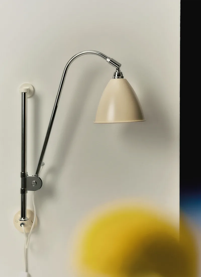 Bestlite BL5 Wall Lamp von GUBI in White Semi Matt, Chrome, EU – Ambientefoto 1 von 5