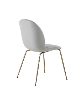 Beetle Dining Chair, Front Upholstered van GUBI in Kvadrat Sahco, Acca Stripe 0731, Antique Brass, Lunar Gray – productfoto 2 van 5