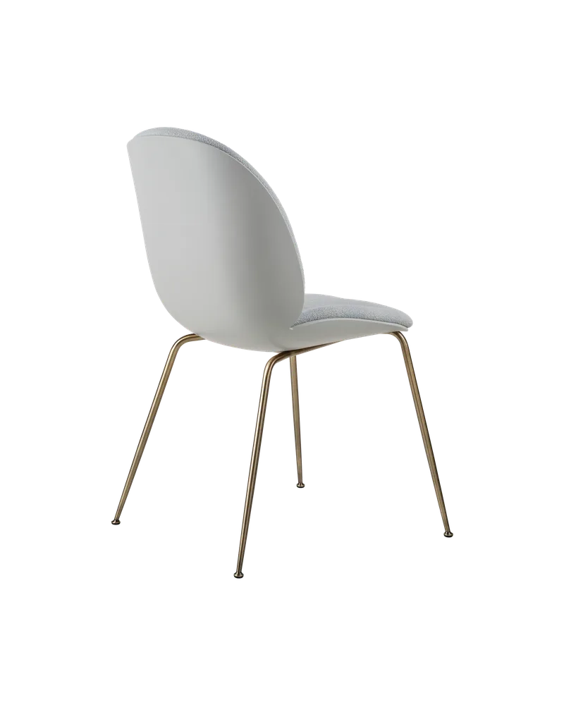 Beetle Dining Chair, Front Upholstered van GUBI in Kvadrat Sahco, Acca Stripe 0731, Antique Brass, Lunar Gray – productfoto 2 van 5