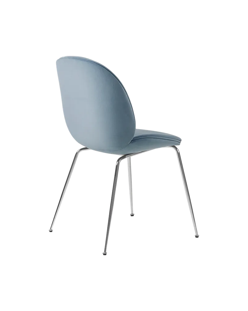 Beetle Dining Chair, Fully Upholstered von GUBI in Sunday, Dedar (002, Standard), Conic base, Chrome – Produktfoto 4 von 5
