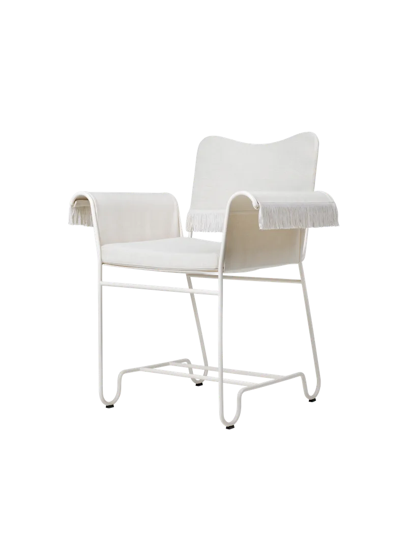 Tropique Dining Chair van GUBI in Leslie, Limonta (CAL 117 compliant) (06), With, Classic White Semi Matt – productfoto
