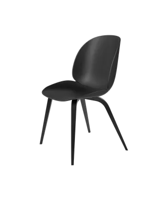 Beetle Dining Chair, Un-Upholstered van GUBI in Black, Wood base, Black Stained Beech Semi Matt Lacquered – productfoto 3 van 3