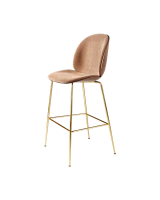 Beetle Bar Chair, 3D Veneer & Front Upholstered de GUBI en Belsuede Special FR, Dedar (132, Standard), American Walnut Semi Matt Lacquered, Brass Semi Matt – photo du produit 2 sur 2