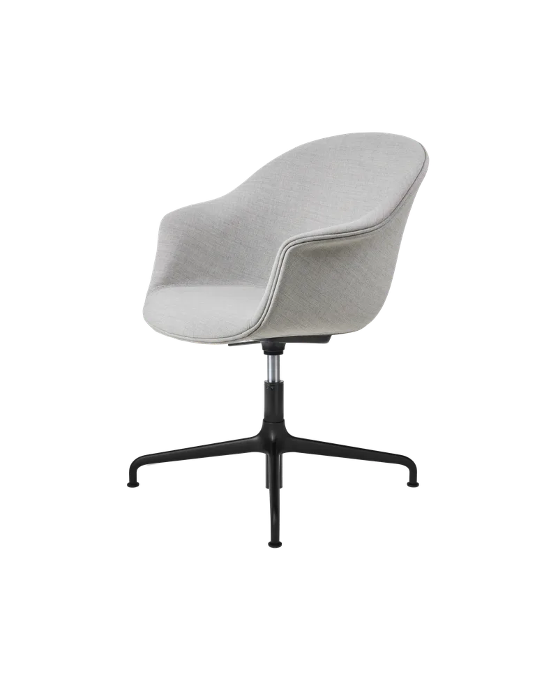 Bat Meeting Chair, Fully Upholstered de GUBI en Remix 3, Kvadrat (123, Standard), Height adjustable 4-star base, Matt Black – photo du produit 4 sur 4