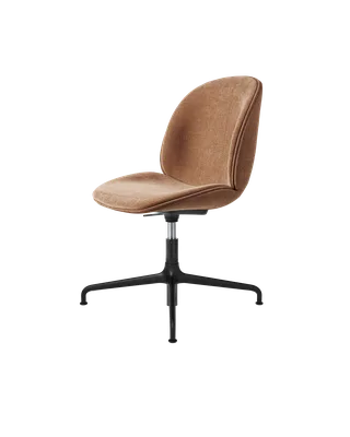 Beetle Meeting Chair, Fully Upholstered van GUBI in Belsuede Special FR, Dedar (132, Standard), Height adjustable 4-star base, Matt Black – productfoto 5 van 5