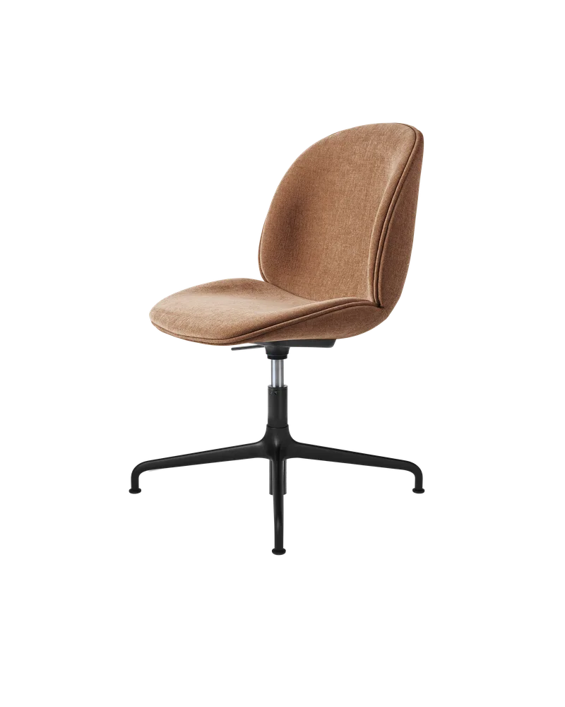 Beetle Meeting Chair, Fully Upholstered van GUBI in Belsuede Special FR, Dedar (132, Standard), Height adjustable 4-star base, Matt Black – productfoto 5 van 5
