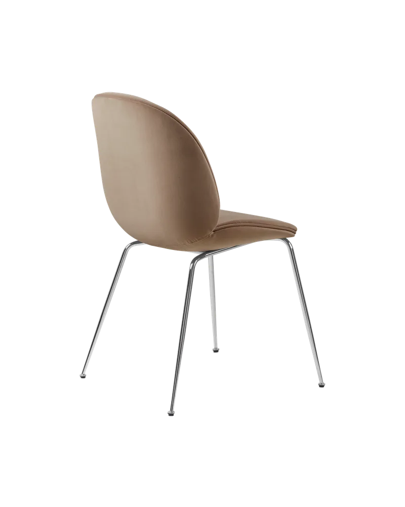 Beetle Dining Chair, Fully Upholstered von GUBI in Sunday, Dedar (034, Standard), Conic base, Chrome – Produktfoto 4 von 5