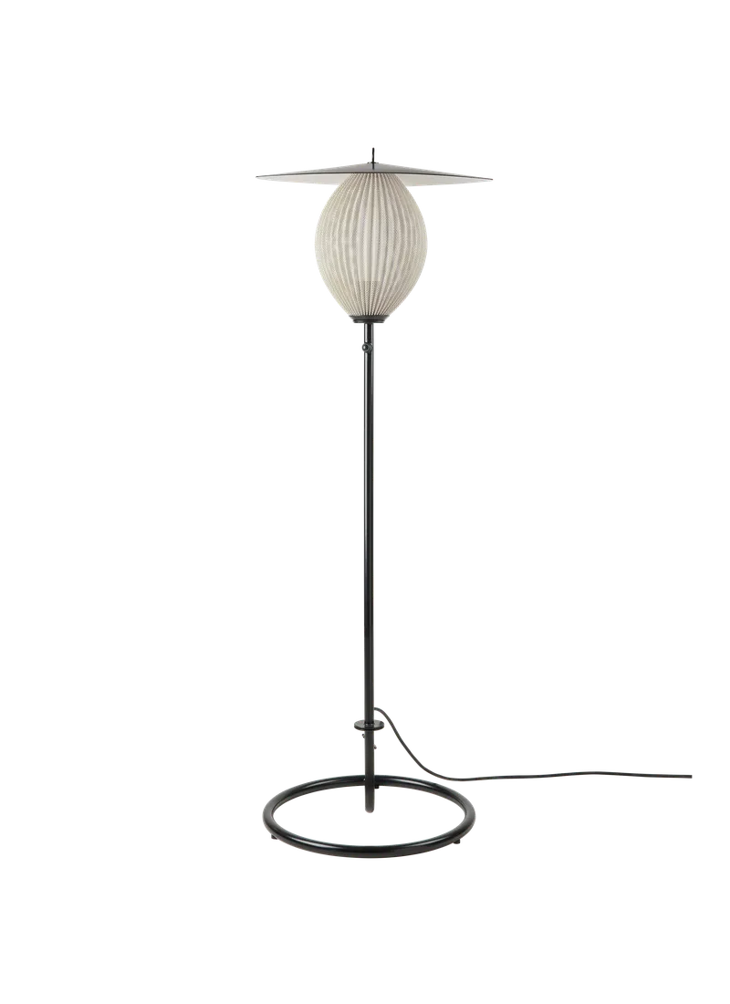 Satellite Floor Lamp, Outdoor van GUBI in Cream White Semi Matt, EU – productfoto