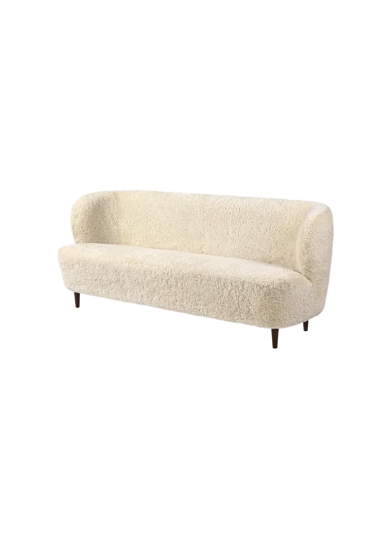 Stay Sofa, Fully Upholstered de GUBI en Sheepskin, Skandilock (Moonlight, Standard), W190, American Walnut – photo du produit
