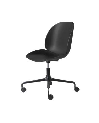 Beetle Meeting Chair, Un-Upholstered de GUBI en Black, Height adjustable 4-star base w. castors – photo du produit 3 sur 3