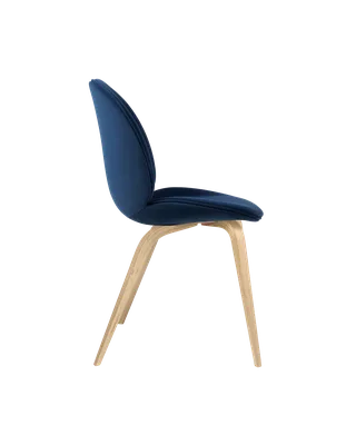 Beetle Dining Chair, Fully Upholstered von GUBI in Sunday, Dedar (003, Standard), Wood base, Oak Semi Matt Lacquered – Produktfoto 3 von 5