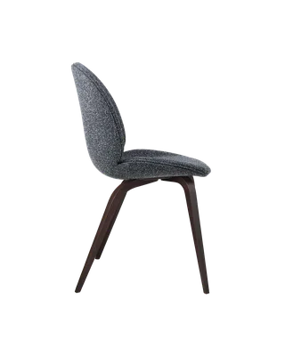 Beetle Dining Chair, Fully Upholstered von GUBI in Around Bouclé, Dedar (023, Standard), Wood base, Smoked Oak – Produktfoto 2 von 5