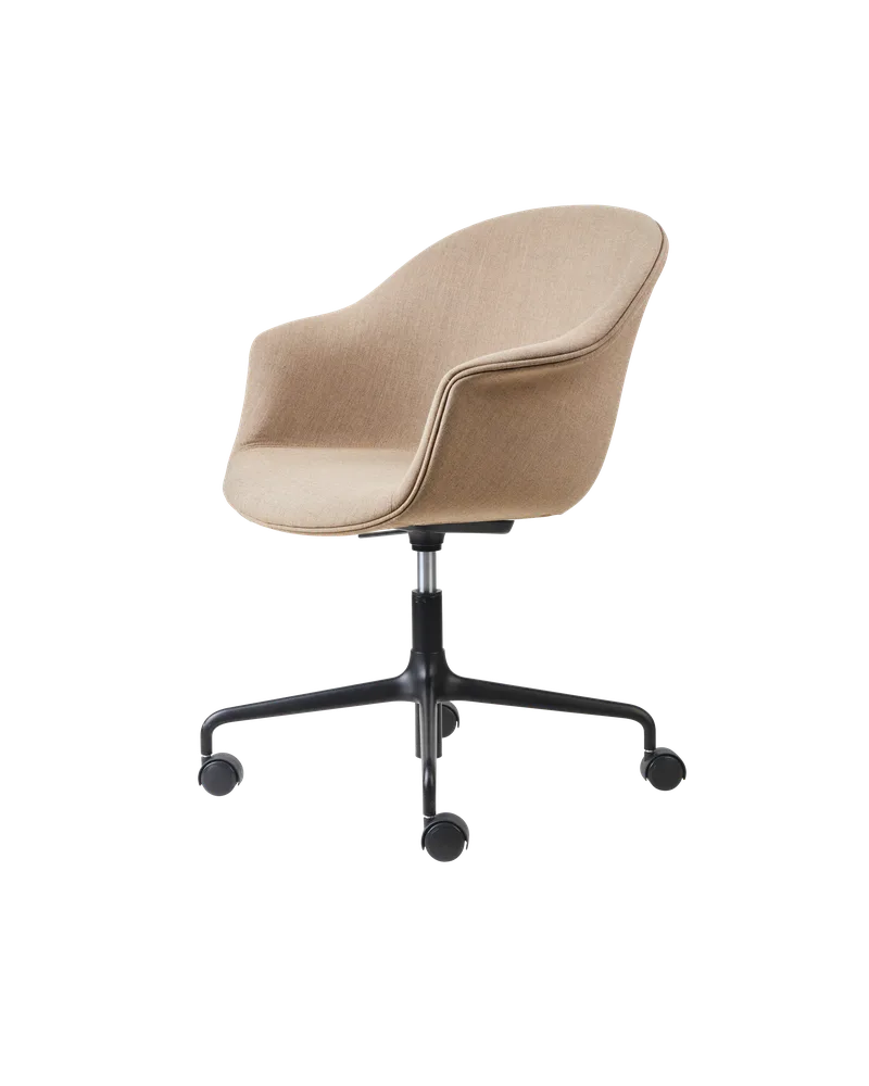 Bat Meeting Chair, Fully Upholstered de GUBI en Remix 3, Kvadrat (233, Standard), Height adjustable 4-star base w. castors, Matt Black – photo du produit 4 sur 4