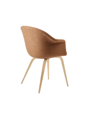 Bat Dining Chair, Fully Upholstered van GUBI in Around Bouclé, Dedar (032, Standard), Wood base, Oak Semi Matt – productfoto 2 van 4