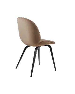 Beetle Dining Chair, Fully Upholstered von GUBI in Sunday, Dedar (034, Standard), Wood base, Black Stained Beech – Produktfoto 2 von 5