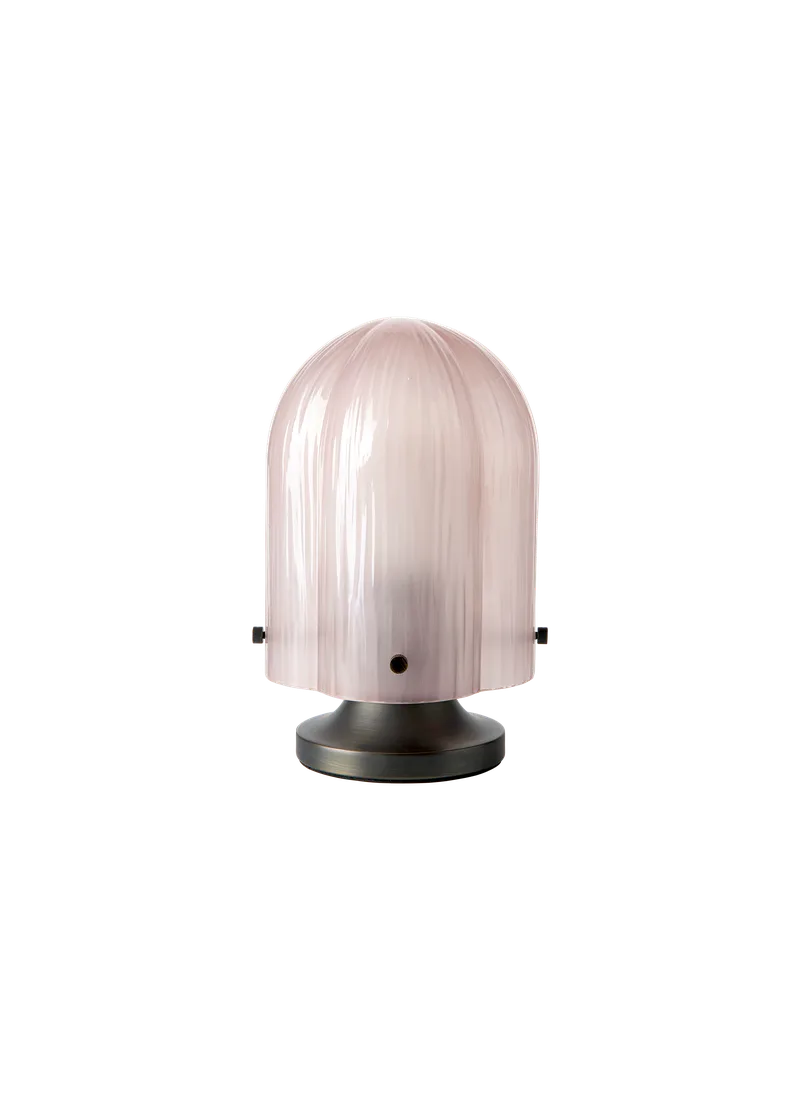 Seine Table Lamp von GUBI in Coral, Antique brass, EU – Produktfoto