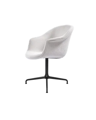 Bat Meeting Chair, Fully Upholstered de GUBI en Light Bouclé, GUBI (001, Standard), 4-star base, Matt Black – photo du produit 2 sur 2