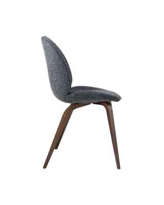 Beetle Dining Chair, Fully Upholstered von GUBI in Around Bouclé, Dedar (023, Standard), Wood base, American Walnut – Produktfoto 2 von 5