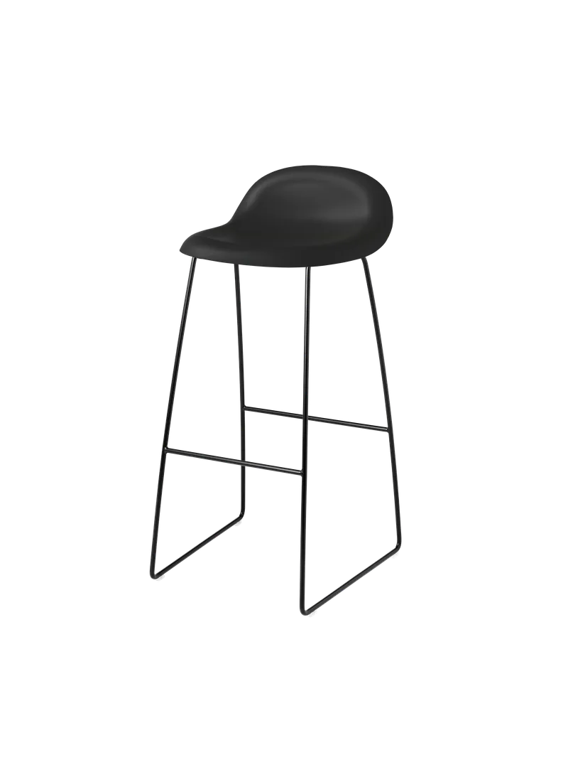 GUBI 3D Bar Stool, Un-Upholstered von GUBI in Black, Matt Black, Sledge base – Produktfoto