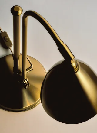 Bestlite BL1 Table Lamp van GUBI in Shiny Brass, Brass, EU – sfeerfoto 2 van 5