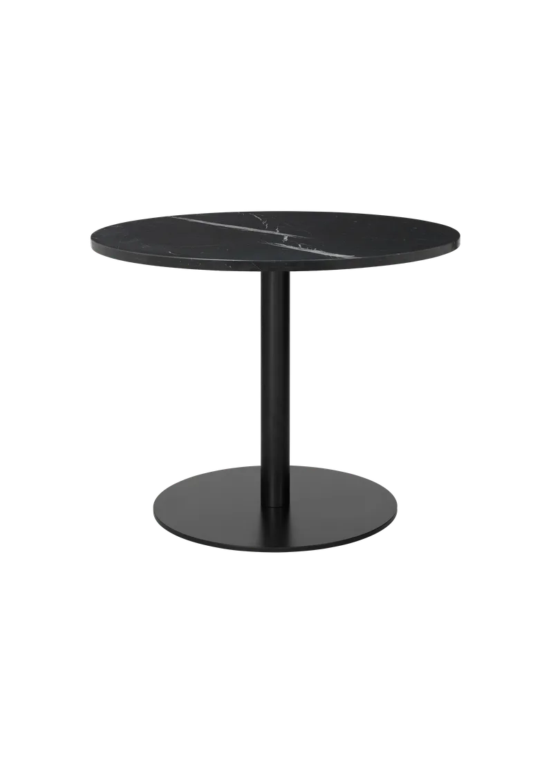GUBI 1.0 Lounge Table, Round de GUBI en Black Marquina Marble, Black base, Ø80 cm – photo du produit