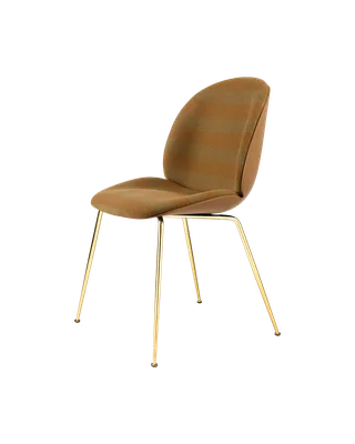 Beetle Dining Chair, Front Upholstered van GUBI in Kvadrat Sahco, Acca Stripe 0331, Brass Semi Matt, Amber Brown – productfoto 5 van 5