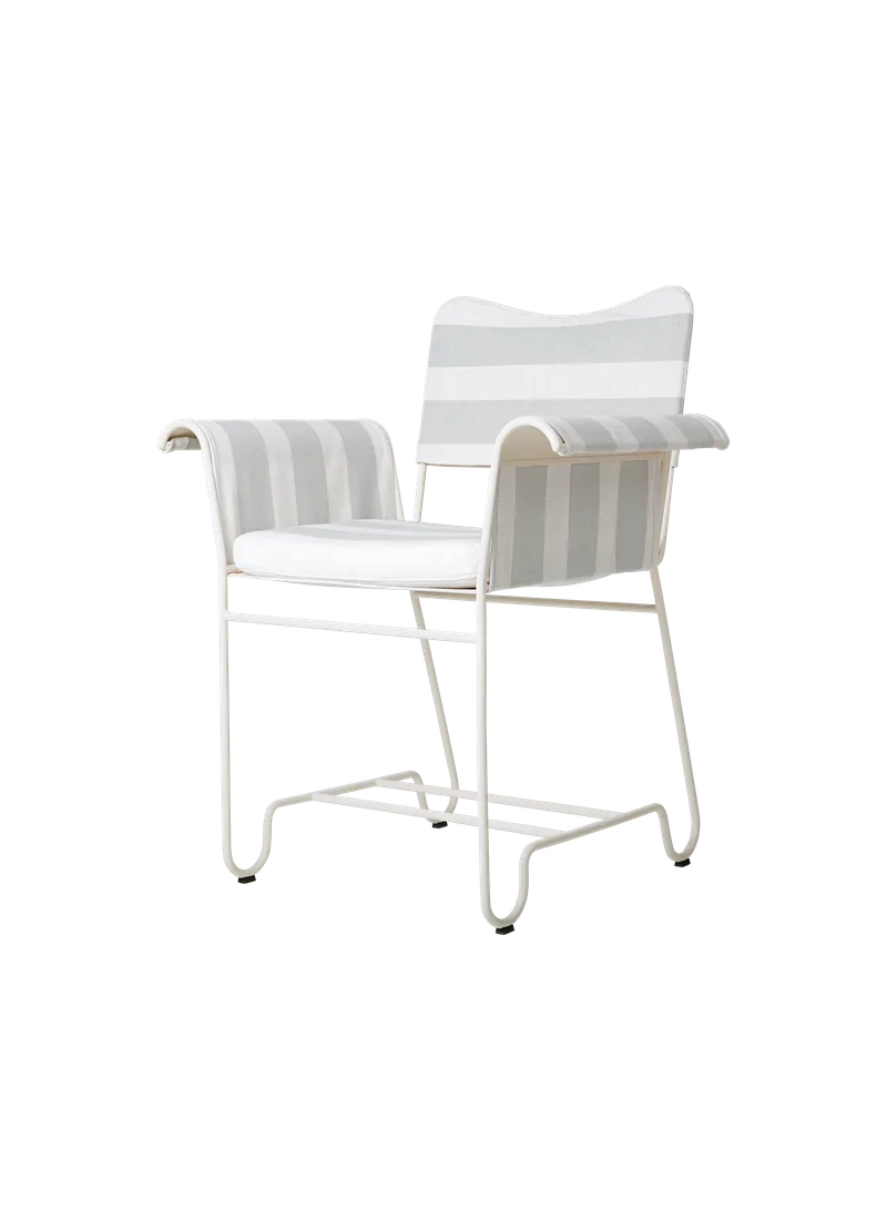 Tropique Dining Chair de GUBI en Leslie Stripe, Limonta (020, Standard), Aucun, Classic White Semi Matt – photo du produit