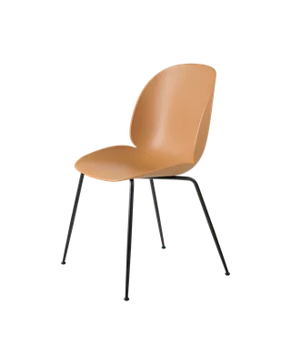 Beetle Dining Chair, Un-Upholstered van GUBI in Amber Brown, Conic base, Matt Black – productfoto 4 van 4