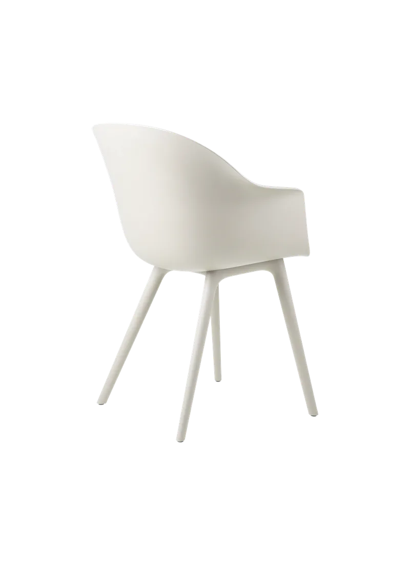 Bat Dining Chair, Un-Upholstered von GUBI in Alabaster White, Alabaster White, Plastic base – Produktfoto 1 von 4