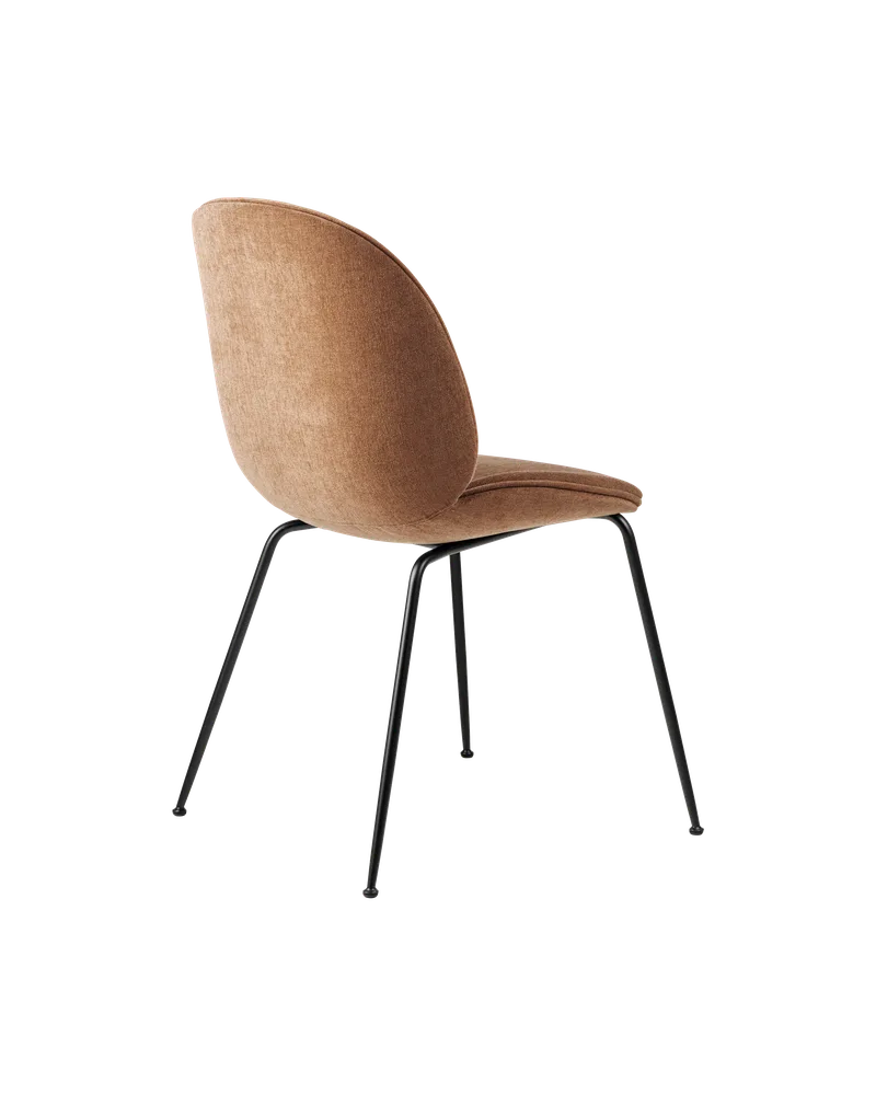 Beetle Dining Chair, Fully Upholstered von GUBI in Belsuede Special FR, Dedar (132, Standard), Conic base, Matt Black – Produktfoto 4 von 5